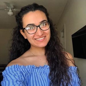 Meet your Posher, Daniella